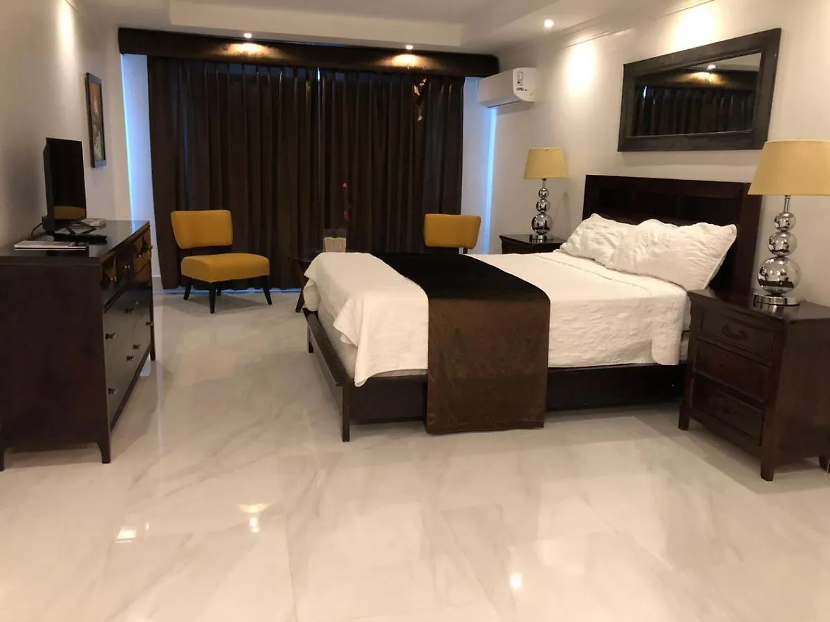 Golden House Hotel & Convention Center 산토도밍고